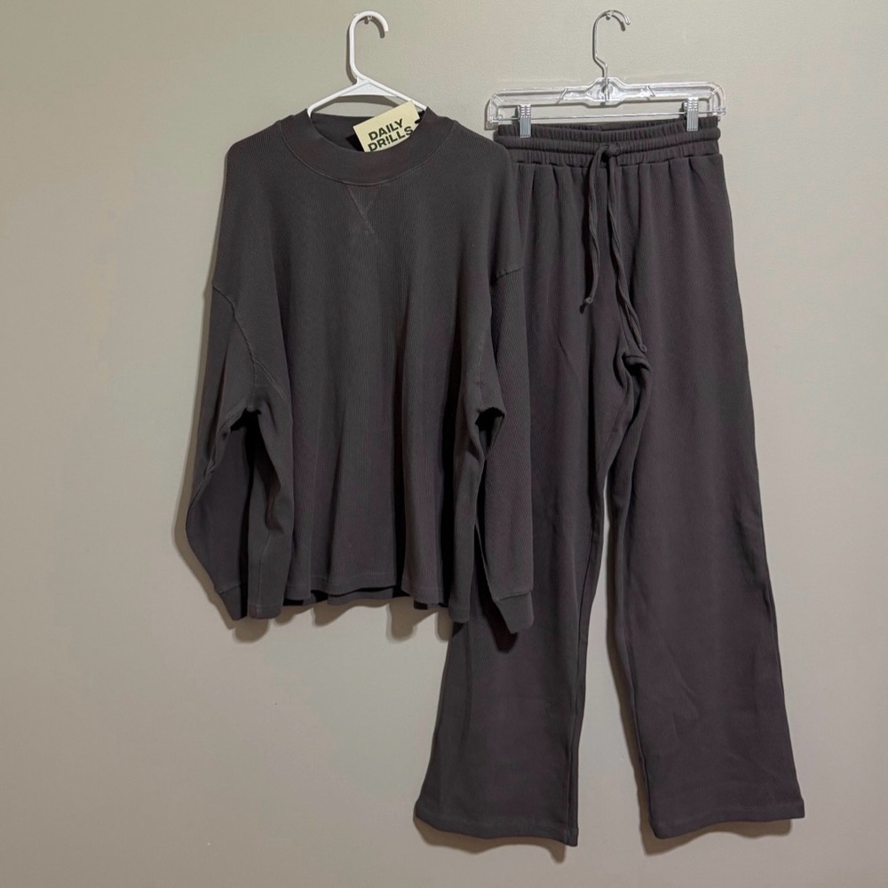 NEW thermal daily drills charcoal set top m/l bottom XS/s